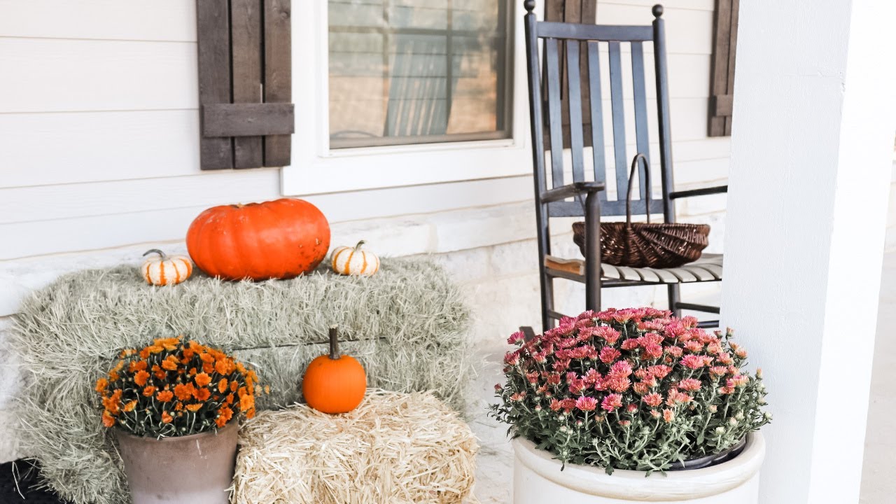 15 Front Porch Decorating Ideas Full of Fall Charm 9 32