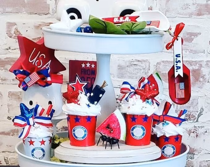 30 Tiered Tray Displays For July 4th That You'll Love 13 12