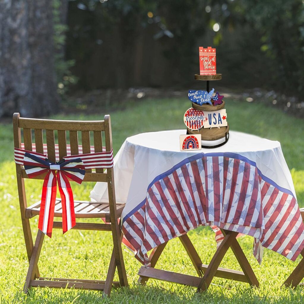 30 Tiered Tray Displays For July 4th That You'll Love 21 21