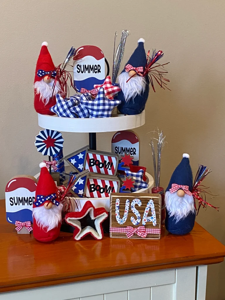 30 Tiered Tray Displays For July 4th That You'll Love 26 26