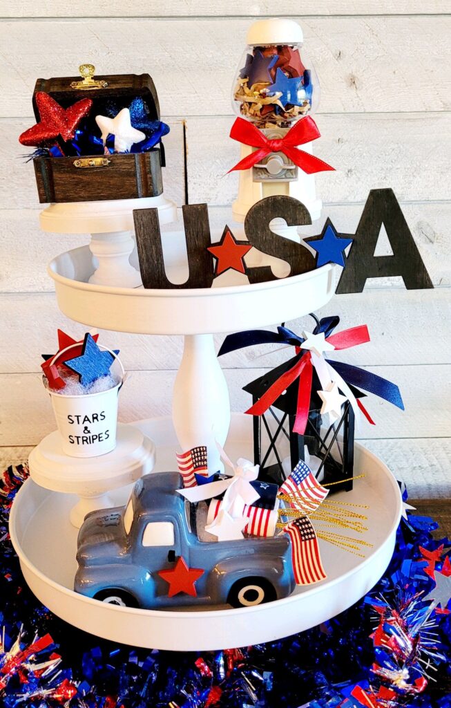 30 Tiered Tray Displays For July 4th That You'll Love 27 27