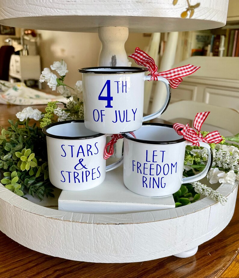 30 Tiered Tray Displays For July 4th That You'll Love 10 9